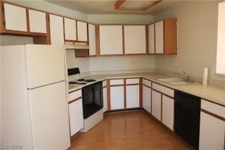 Photo #3: 2090887 Listing