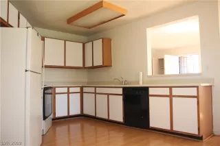 Photo #5: 2090887 Listing