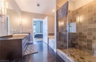 Photo #5: 2090907 Listing