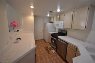 Photo #5: 2090975 Listing