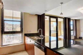 Photo #5: 2091032 Listing 