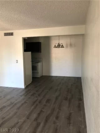 Photo #3: 2091039 Listing