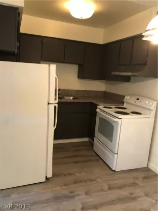 Photo #4: 2091039 Listing