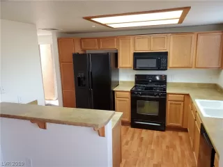 Photo #3: 2091166 Listing