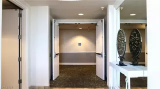 Photo #3: 2091204 Listing