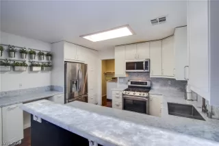 Photo #6: 2091208 Listing