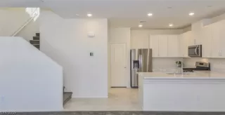 Photo #2: 2091355 Listing