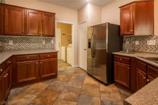 Photo #5: 2091451 Listing 