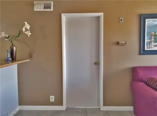 Photo #6: 2091494 Listing