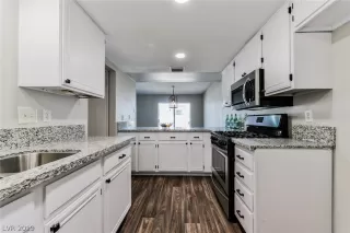 Photo #5: 2091497 Listing 