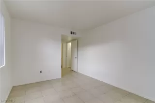 Photo #5: 2091529 Listing 