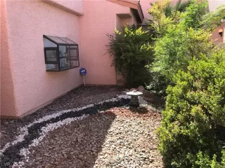 Photo #3: 2091586 Listing