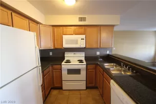Photo #5: 2091669 Listing 
