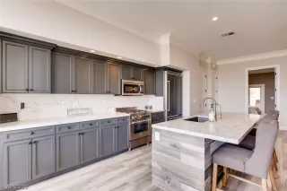 Photo #3: 2091753 Listing