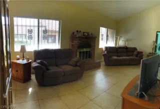 Photo #3: 2091819 Listing