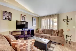 Photo #3: 2091847 Listing 