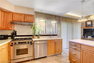 Photo #5: 2091847 Listing 