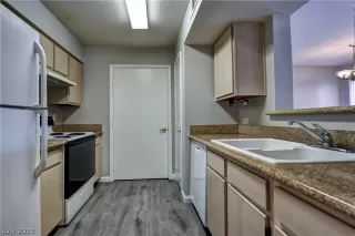 Photo #3: 2091885 Listing 