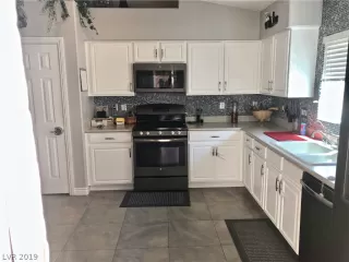 Photo #3: 2091892 Listing