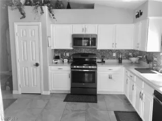 Photo #4: 2091892 Listing