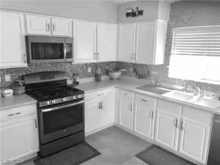 Photo #5: 2091892 Listing