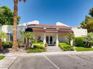 Photo #2: 2091905 Listing