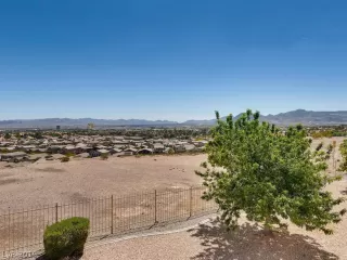 Photo #3: 2091905 Listing