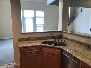 Photo #3: 2091935 Listing 