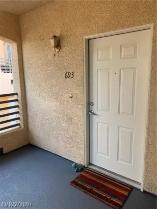 Photo #3: 2092102 Listing