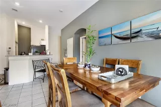 Photo #5: 2092129 Listing