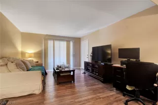 Photo #5: 2092175 Listing