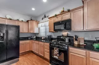 Photo #4: 2092180 Listing