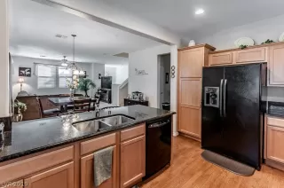 Photo #5: 2092180 Listing