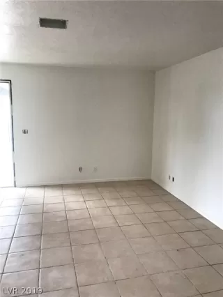 Photo #5: 2092256 Listing