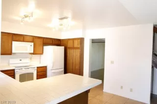 Photo #5: 2092340 Listing