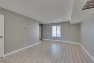 Photo #4: 2092367 Listing