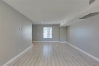 Photo #5: 2092367 Listing