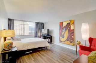 Photo #2: 2092418 Listing