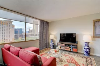 Photo #4: 2092418 Listing