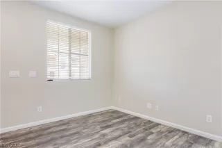 Photo #5: 2092606 Listing