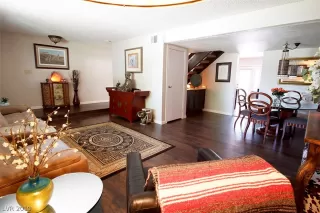 Photo #4: 2092618 Listing