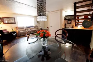 Photo #6: 2092618 Listing