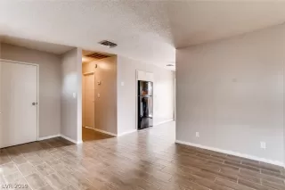 Photo #5: 2092687 Listing 