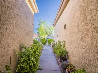 Photo #5: 2092729 Listing