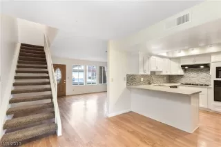 Photo #2: 2092762 Listing