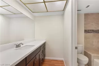 Photo #4: 2092762 Listing