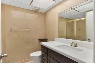 Photo #6: 2092762 Listing