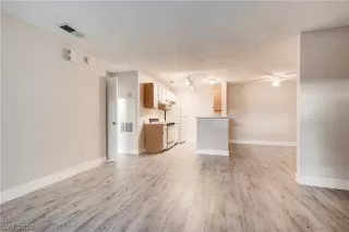 Photo #4: 2092842 Listing 