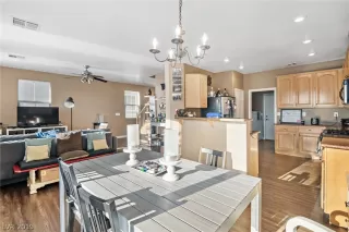 Photo #6: 2092881 Listing