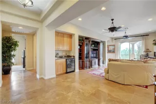 Photo #3: 2092906 Listing 